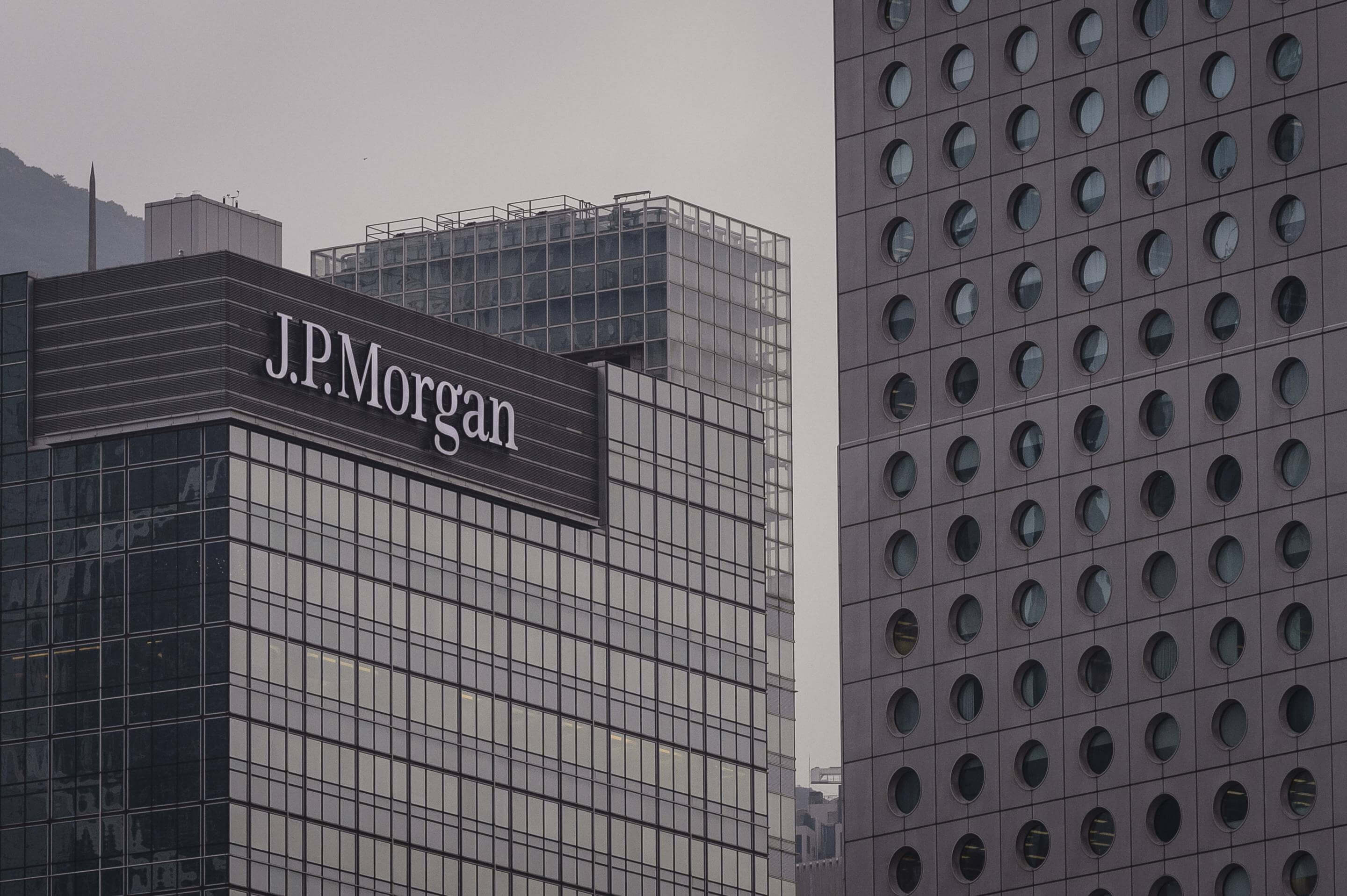 Аналитики JPMorgan рассказали, почему переход Эфириума на Proof-of-Stake оказался разочарованием. Здание JP Morgan. Фото.