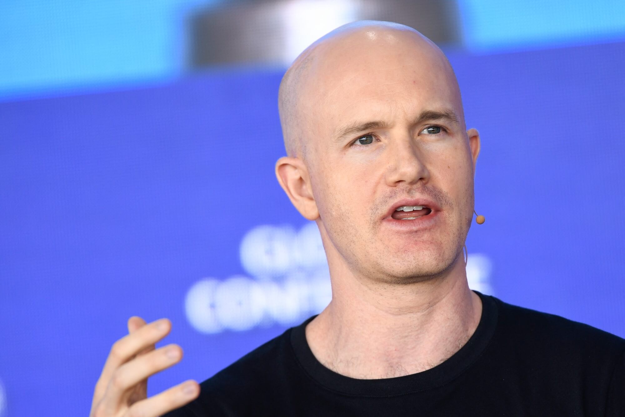 Какие акции криптокомпаний покупают сегодня? Руководитель криптобиржи Coinbase Брайан Армстронг. Фото.