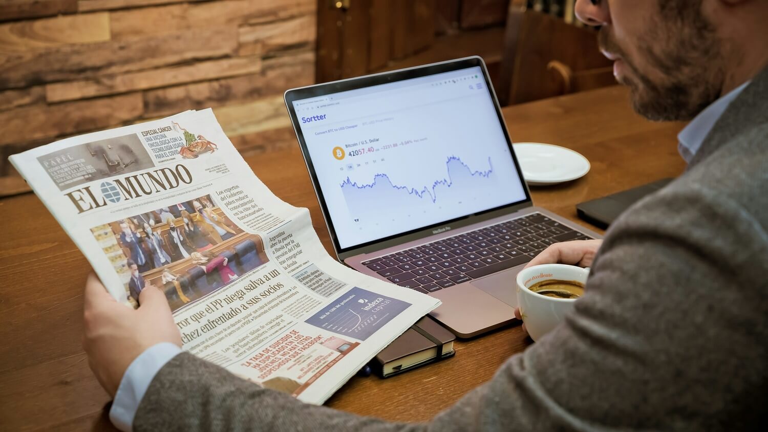КРИПТОЖМЫХ / Рекорд курса Биткоина, судьба законопроекта CLARITY и интерес медиа к крипте. Медиа теряют интерес к Биткоину. Почему СМИ игнорируют рост криптовалют в 2025 году? Фото.