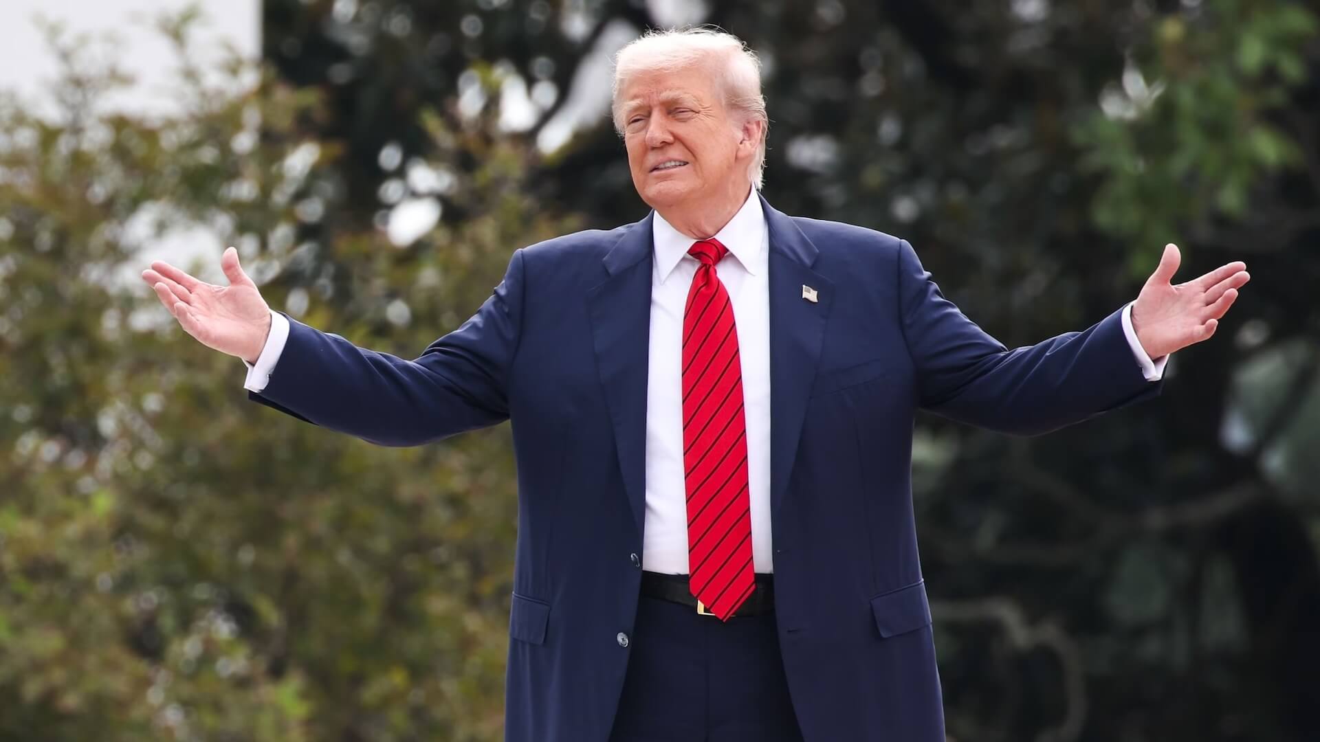 КРИПТОЖМЫХ / Отскок рынка криптовалют, назначение в ФРС США от Трампа и будущее буллрана монет. Трамп назначил в ФРС США экономиста, который поддерживает Биткоин. Почему это важно? Фото.