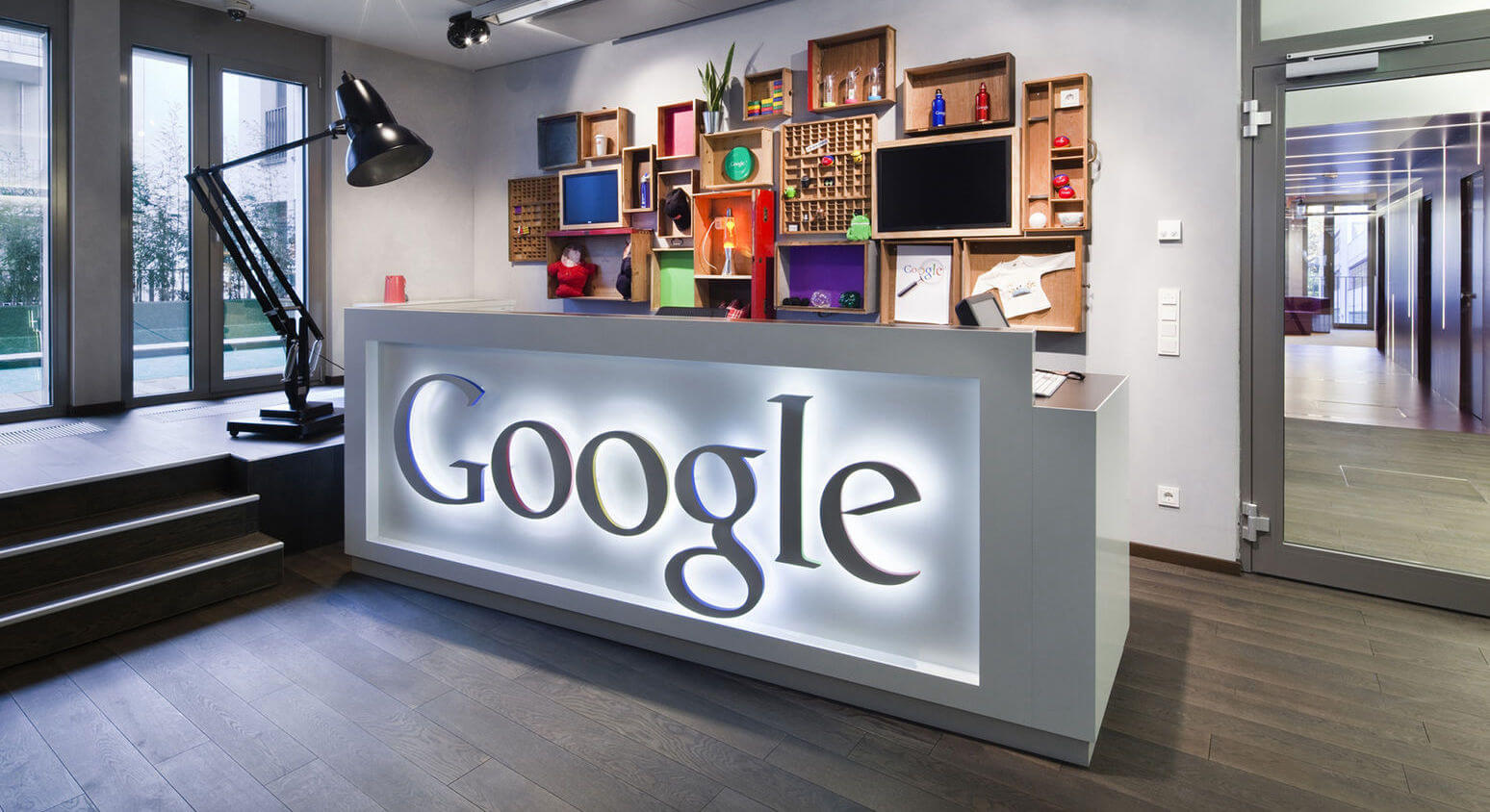 Блокчейн-проект компании Google. Офис компании Google. Фото.