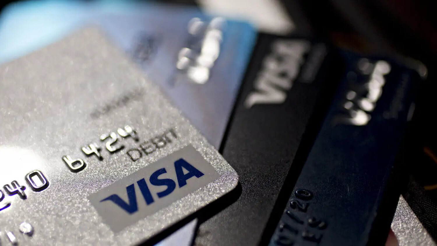 Какие криптоактивы пользуются спросом. Логотип компании Visa. Фото.